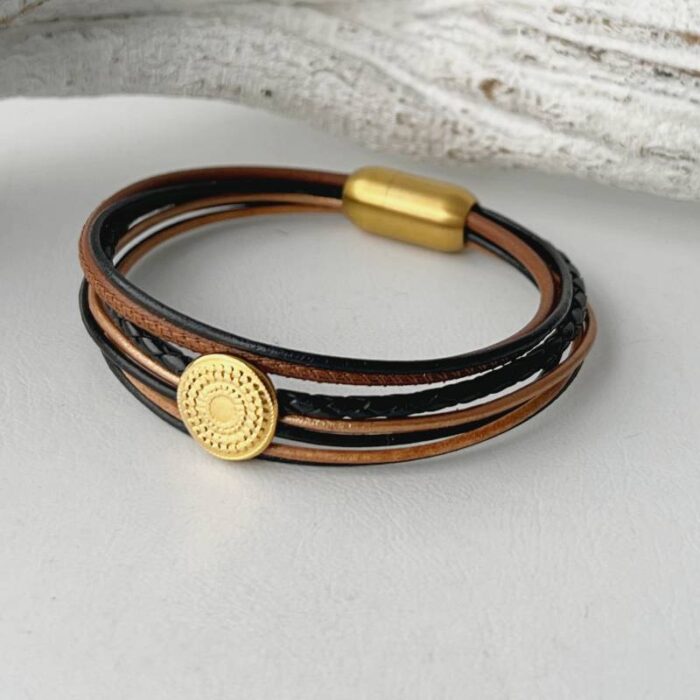 das Lederarmband Ethno Gold in schwarz braun