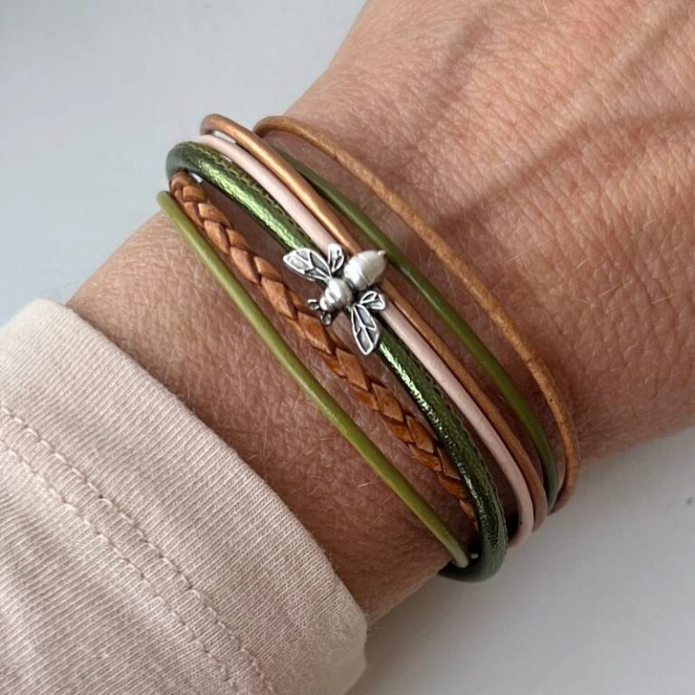 Lederarmband mit Biene oliv beige