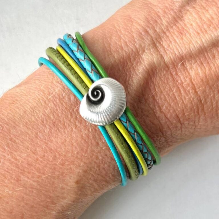 Lederarmband mit Muschel grün türkis