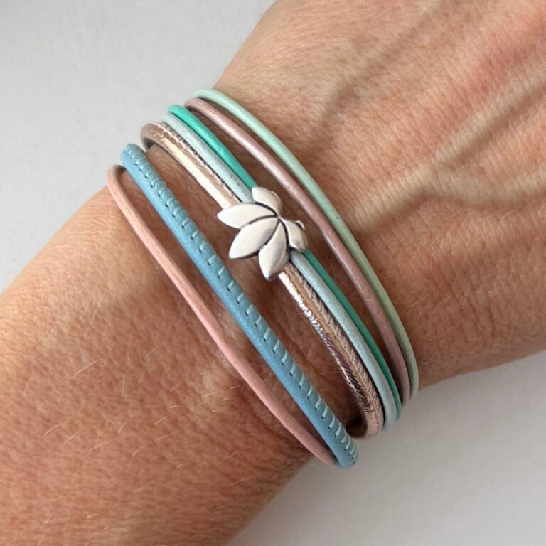 Lederarmband mit Lotusblume pastel