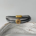 das Lederarmband Ethno Gold grau