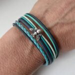 Lederarmband mit Biene türkis blau