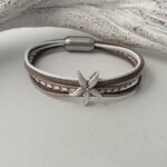 das Lederarmband mit einem Seestern taupe weiß