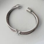 das Lederarmband mit Seestern taupe weiß