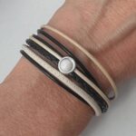 Lederarmband schwarz beige mit weißem Stein