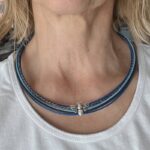 Ledercollier mit LandFrauen Biene antikblau