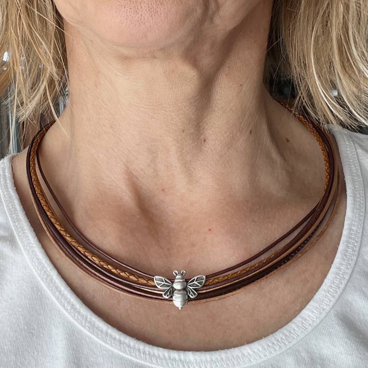Ledercollier mit LandFrauen Biene braun