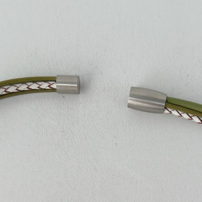 das Ledercollier mit LandFrauen Biene grün