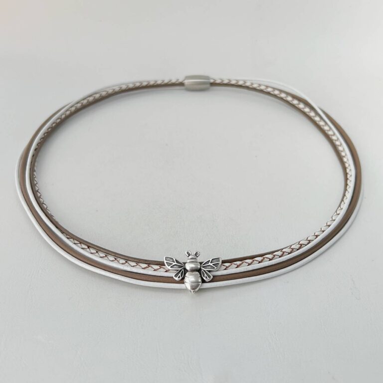 Ledercollier mit LandFrauen Biene taupe