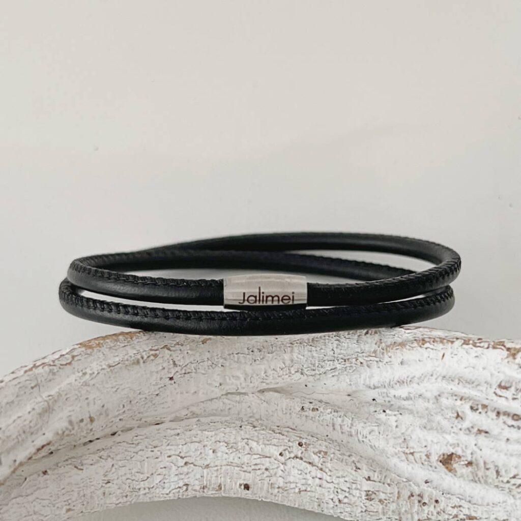 das Wickelarmband aus Nappaleder für Herren in schwarz
