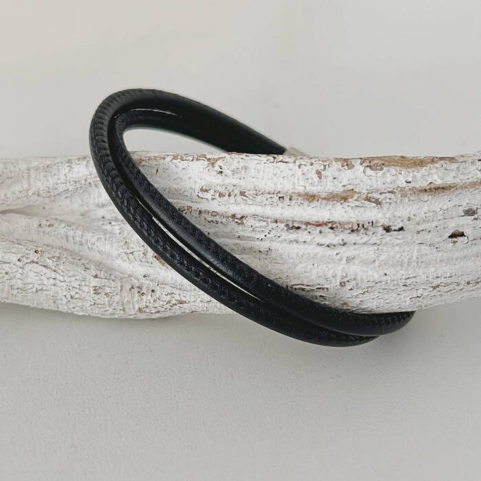 das Wickelarmband aus Nappaleder für Herren schwarz
