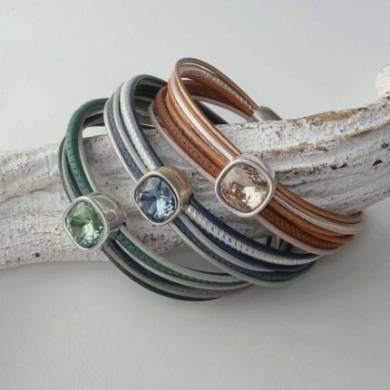 Lederarmband mit Kristallstein