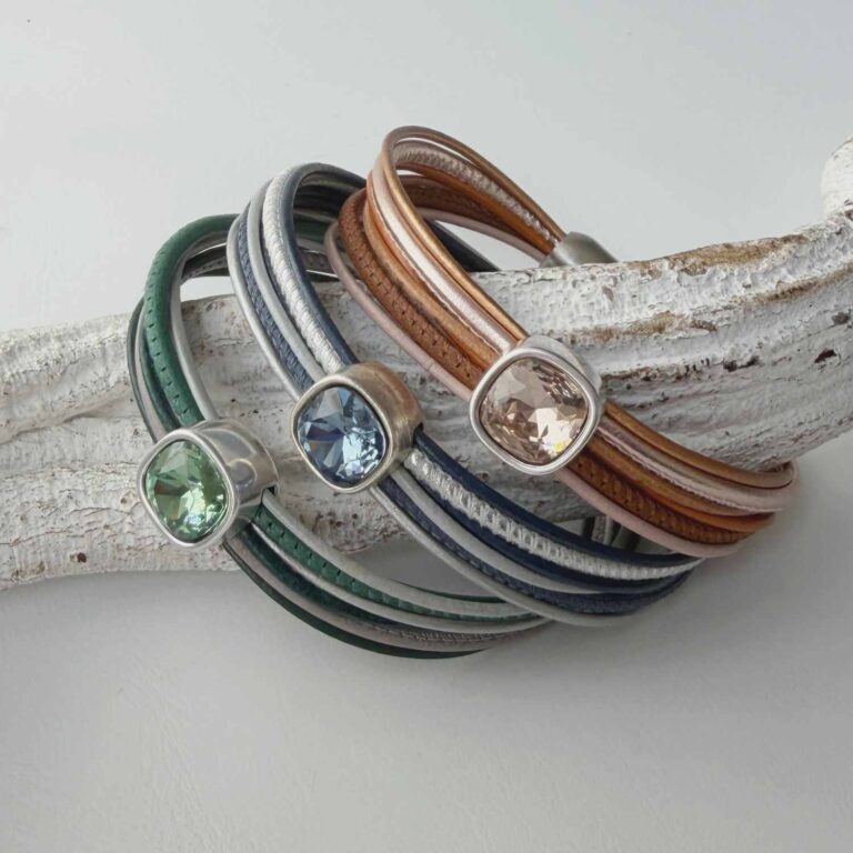 Lederarmband mit Kristallstein