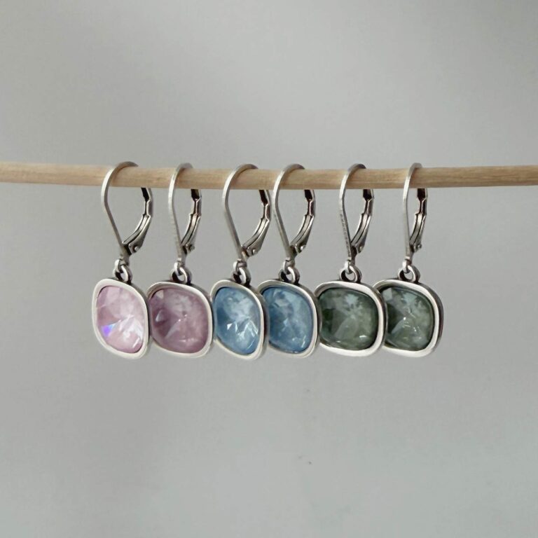 Ohrhänger mit Glitzersteinen Pastell