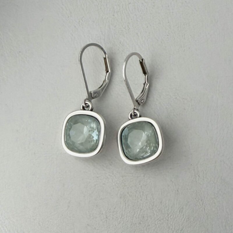 Ohrhänger mit Glitzersteinen salbei