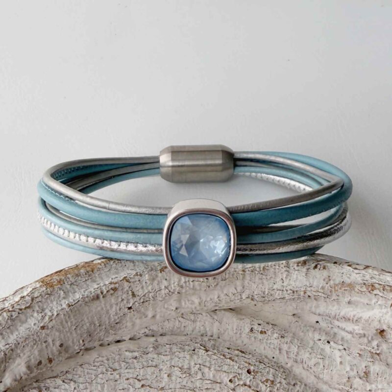 Lederarmband Glitzerstein Pastellfarbe hellblau