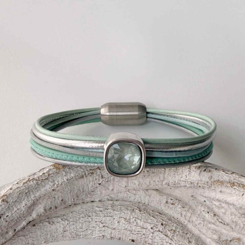 Lederarmband Glitzerstein Pastellfarbe salbei