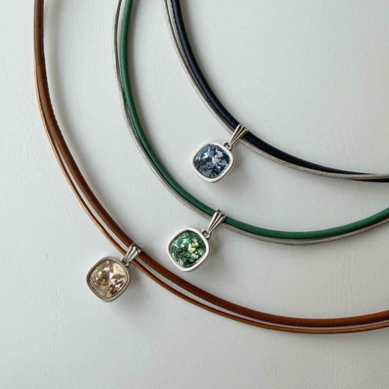 Ledercollier mit Glitzerstein