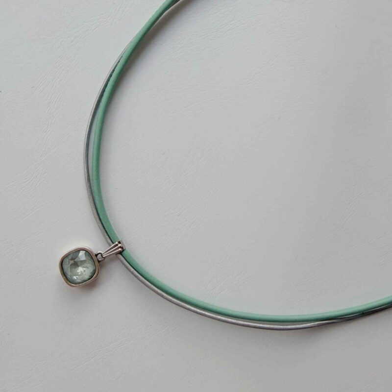 Lederkette mit Glitzerstein mintgrün
