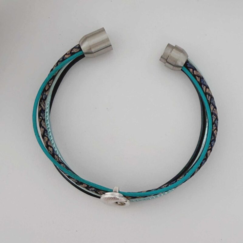 Lederarmband mit einer Muschel türkis blau