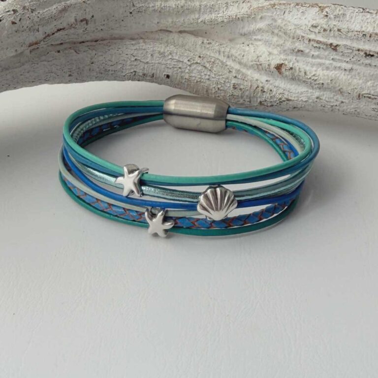 das Lederarmband mit Muschel und Seestern aqua