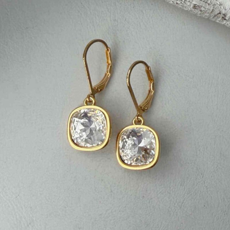 Ohrhänger mit Glitzerstein crystal in goldener Fassung