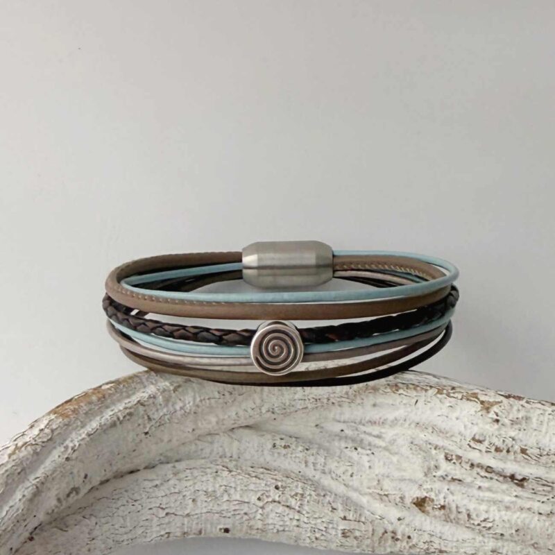 Lederarmband kleine Spirale braun hellblau