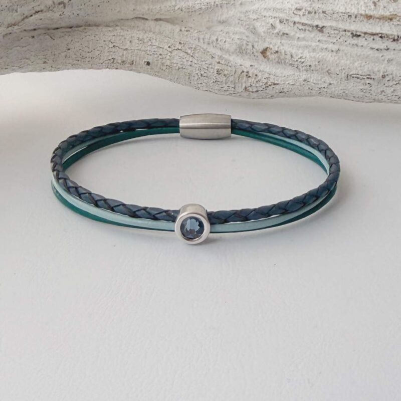 Lederarmband in blau und petrol mit kleinem Glitzerstein