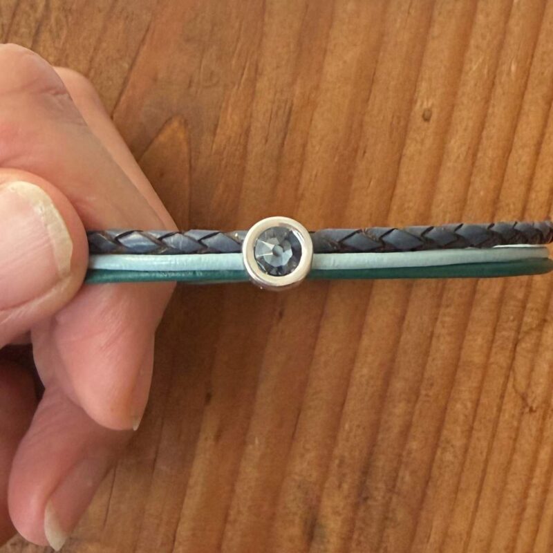 Lederarmband in blau und petrol mit Glitzerstein